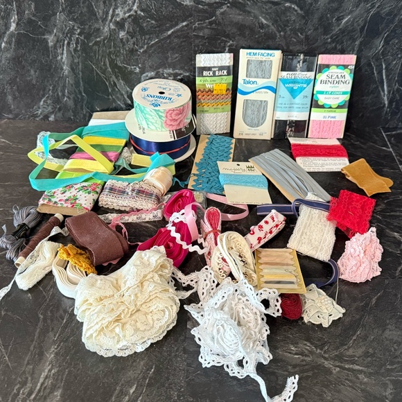 Vintage Sewing Box Full of Vintage Sewing Supplies - Picture 15 of 15